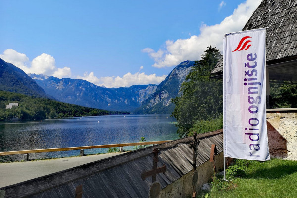 Radio Ognjišče zaradi birokratskih ovir prisiljen ugasniti oddajnik, ki pokriva Bohinj